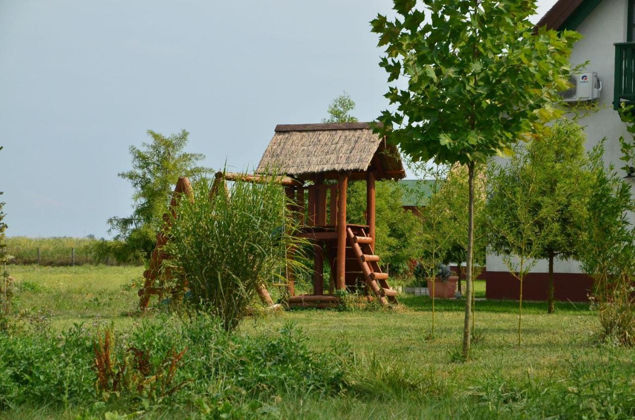 Antal-Tavi Fogado Es Horgaszparadicsom แซนแตช ภายนอก รูปภาพ